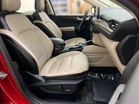 Used 2020 Ford Escape Titanium image 25