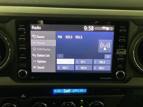 Used 2022 Toyota Tacoma TRD Sport w/ Technology Package image 18