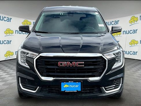Used 2024 GMC Terrain SLE image 2
