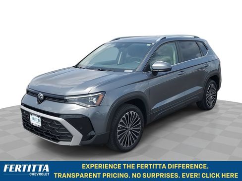 Used 2025 Volkswagen Taos SE FWD image 1