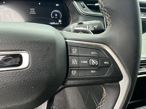 Used 2023 Jeep Grand Cherokee L Laredo image 30