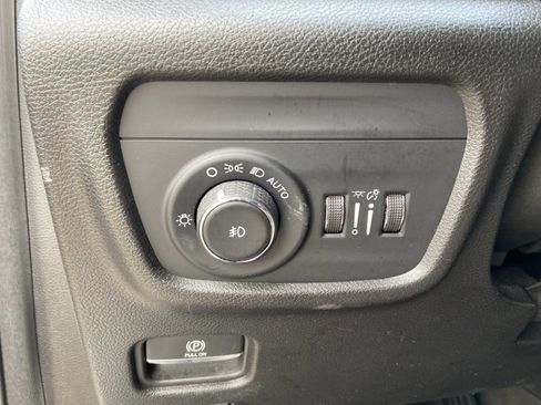 Used 2023 Jeep Grand Cherokee Limited image 46