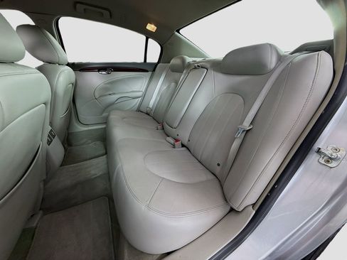 Used 2010 Buick Lucerne CXL FWD image 22