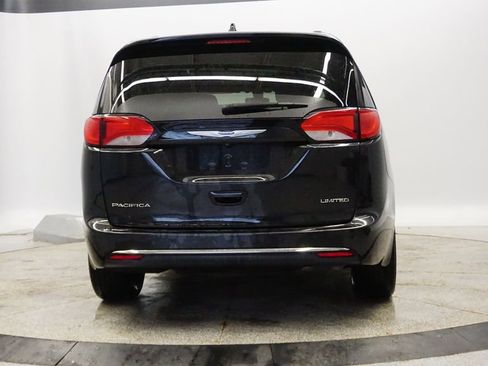 Certified 2018 Chrysler Pacifica Limited image 4
