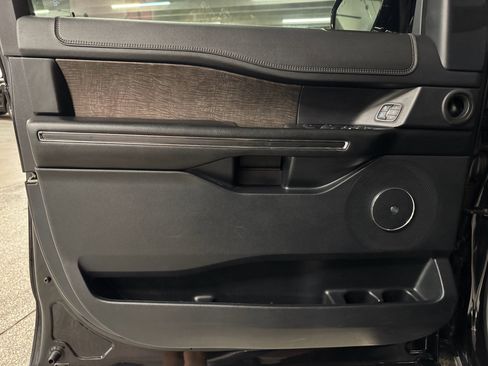 Used 2021 Ford Expedition Limited image 15