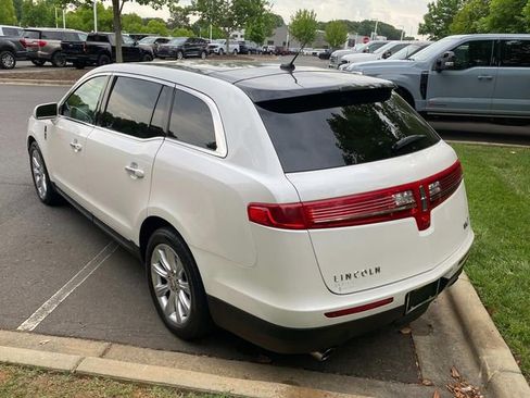 Used 2018 Lincoln MKT AWD image 30
