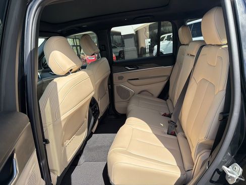 New 2026 Jeep Grand Cherokee Limited AWD/4WD image 15