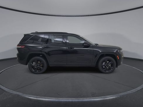 New 2026 Jeep Grand Cherokee Limited w/ Limited Altitude Package AWD/4WD image 17