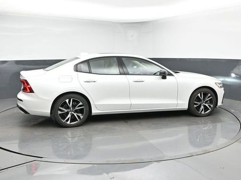 Used 2023 Volvo S60 B5 Core w/ Climate Package FWD image 9