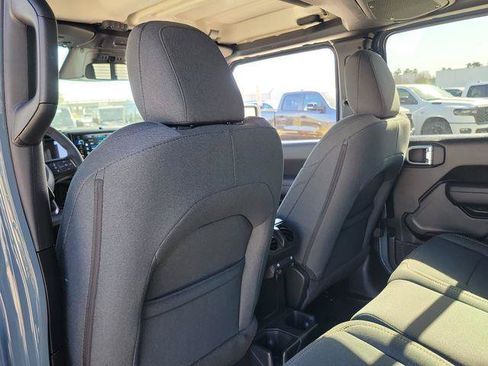 New 2026 Jeep Gladiator Sport AWD/4WD image 11
