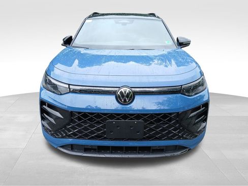 New 2025 Volkswagen Tiguan SE R-Line image 8