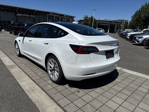 Used 2022 Tesla Model 3 Long Range AWD/4WD image 6