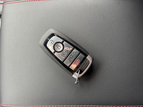 Used 2025 Ford Explorer ST-Line w/ ST-Line Street Pack image 33