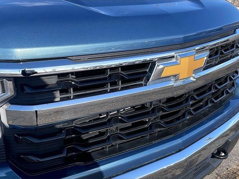 Used 2024 Chevrolet Silverado 1500 LT image 32