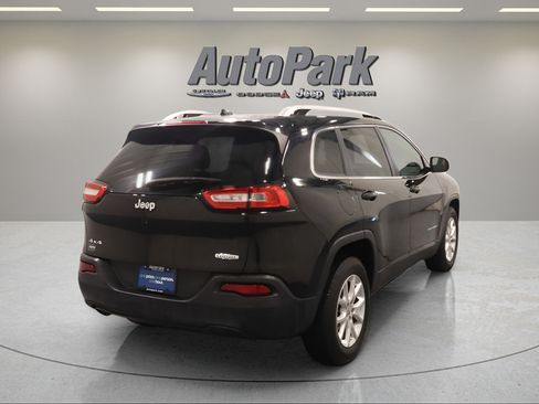 Used 2018 Jeep Cherokee Latitude w/ Safety Group AWD/4WD image 6
