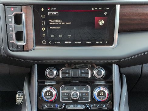 Used 2024 GMC Yukon XL Denali Ultimate AWD/4WD image 18