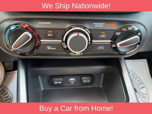 Used 2025 Kia Soul LX w/ LX Technology Package FWD image 18