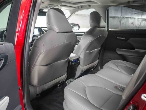 Certified 2020 Toyota Highlander XLE image 19