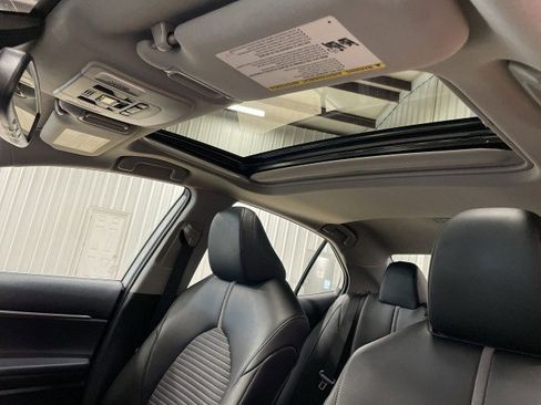 Used 2022 Toyota Camry SE w/ Convenience Package FWD image 21