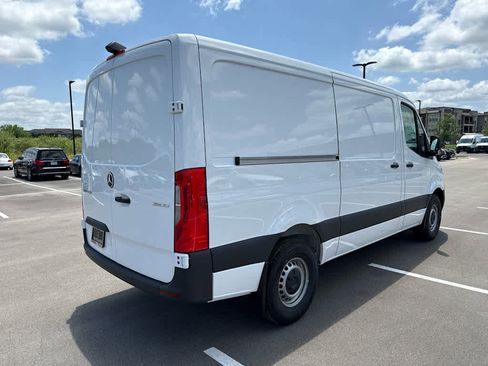 Used 2025 Mercedes-Benz Sprinter 2500 image 9