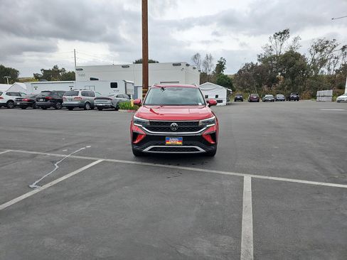 Used 2023 Volkswagen Taos SE image 2