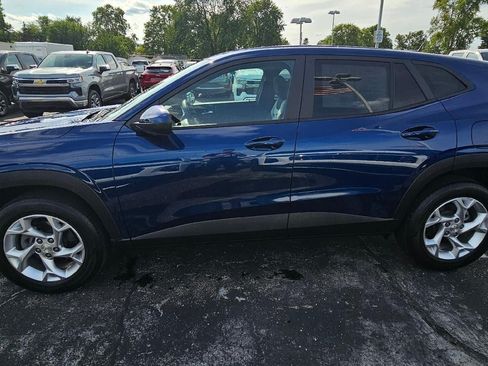 Used 2024 Chevrolet Trax LS w/ LS Convenience Package FWD image 4