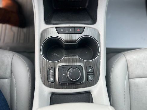 Used 2023 GMC Acadia SLT w/ Preferred Package image 15