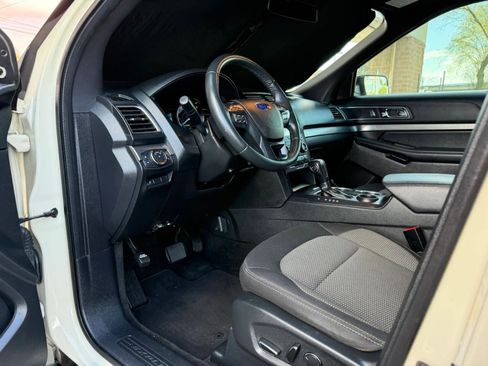 Used 2018 Ford Explorer XLT w/ Equipment Group 201A FWD image 39