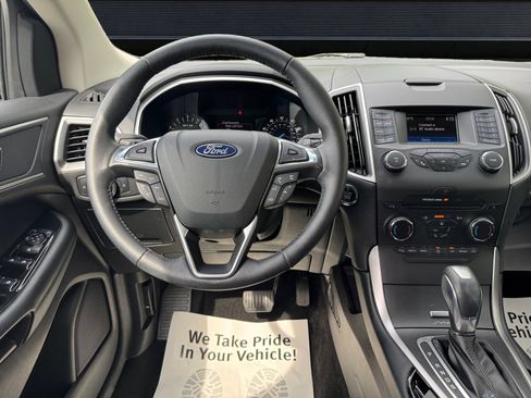 Used 2018 Ford Edge SEL FWD image 3