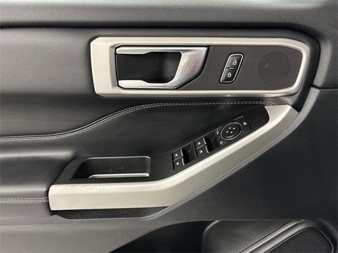 Certified 2022 Ford Explorer XLT w/ Equipment Group 202A image 5
