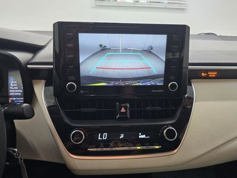 Used 2022 Toyota Corolla LE FWD image 25