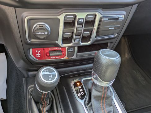Used 2023 Jeep Gladiator Mojave w/ Trailer Tow Package AWD/4WD image 18