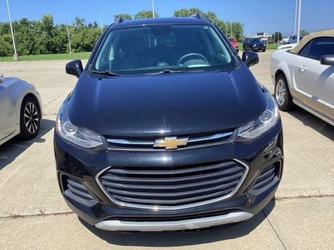 Used 2019 Chevrolet Trax LT w/ LT Convenience Package FWD image 2