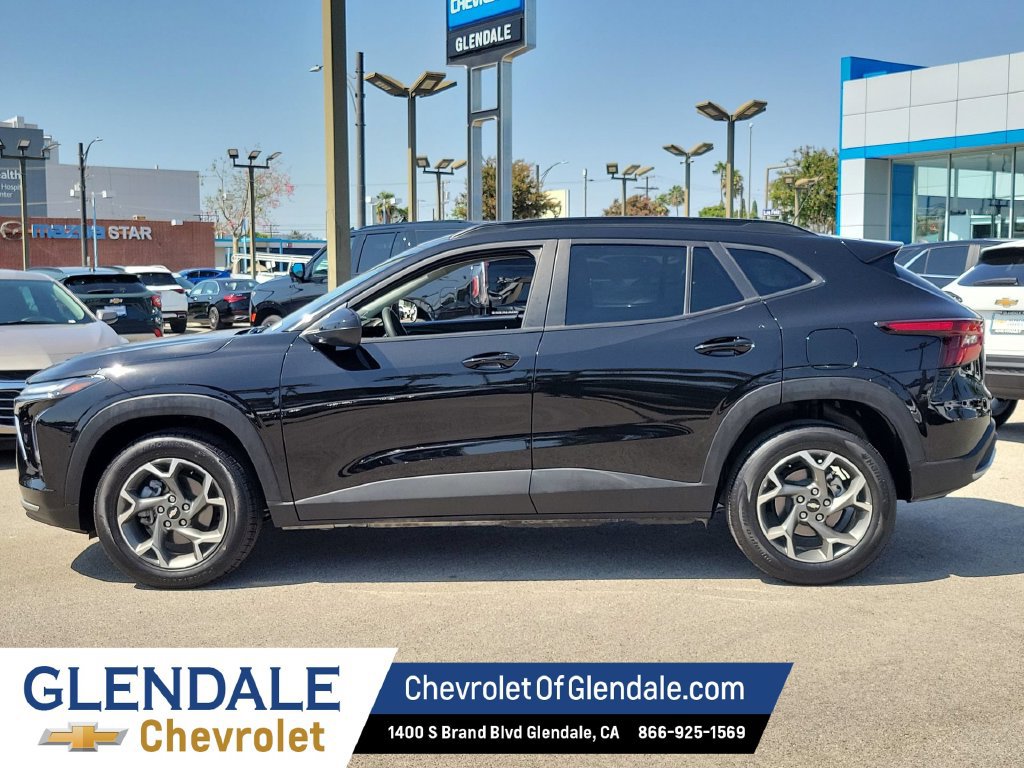Used 2025 Chevrolet Trax LT FWD image 6