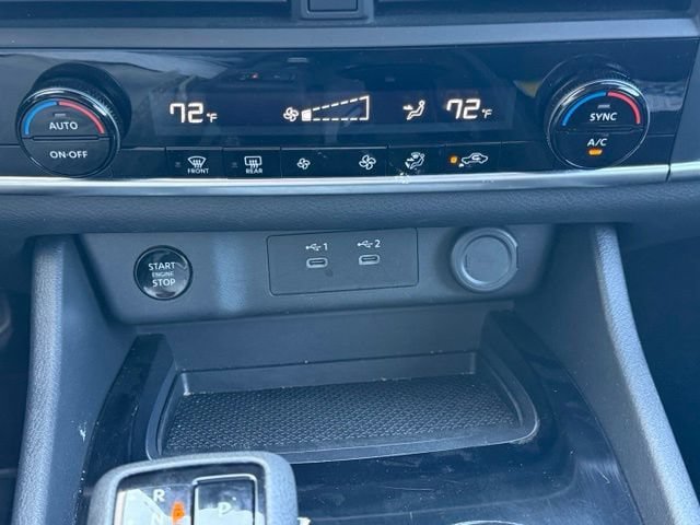 Used 2025 Nissan Rogue SV FWD image 29