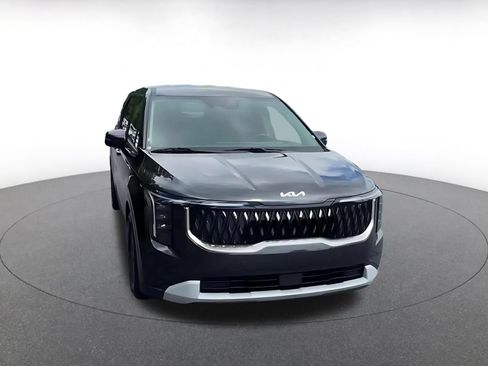 Used 2026 Kia Carnival FWD image 3