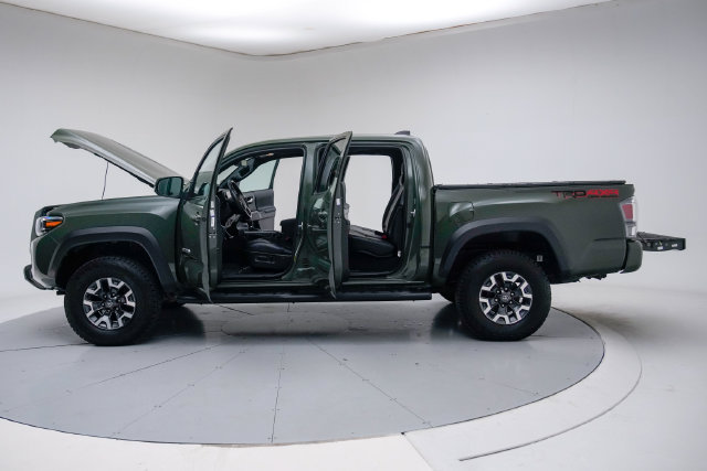 Used 2022 Toyota Tacoma TRD Off-Road w/ TRD Premium Off Road Package AWD/4WD image 18