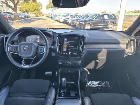 Used 2022 Volvo XC40 T5 R-Design w/ Advanced Package image 14