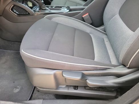 Used 2025 Chevrolet TrailBlazer LT AWD/4WD image 6