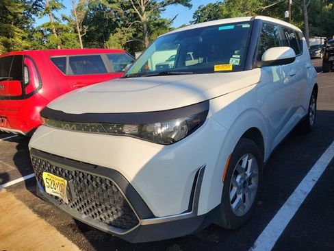 Used 2024 Kia Soul LX w/ Option Group 015 FWD image 3