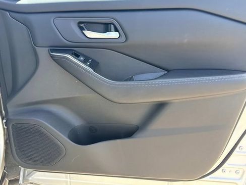 Used 2025 Nissan Rogue SV AWD/4WD image 19