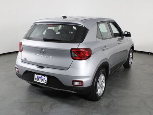 Certified 2026 Hyundai Venue SE FWD image 4