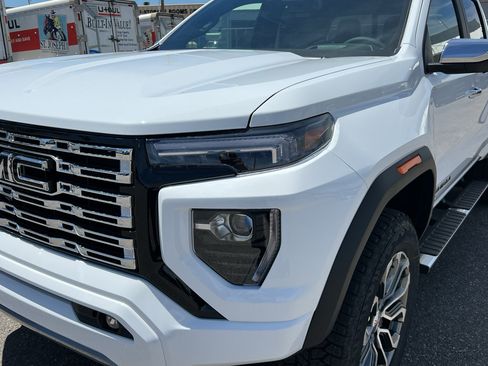 New 2026 GMC Canyon Denali w/ LPO, Black Badging Package AWD/4WD image 9