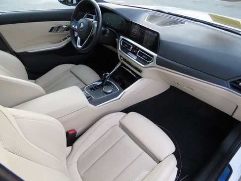 Used 2022 BMW 330i xDrive Sedan w/ Driving Assistance Package image 15