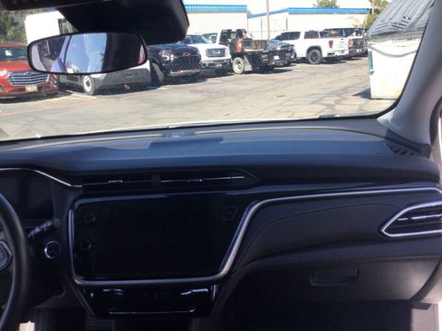 Used 2023 Chevrolet Bolt EUV LT w/ Comfort Package image 24