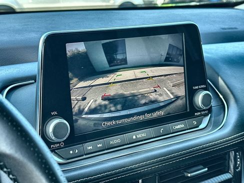 Used 2023 Nissan Rogue SV image 27