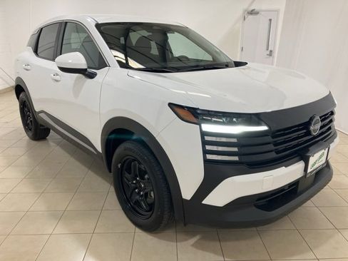 Used 2025 Nissan Kicks SV image 7