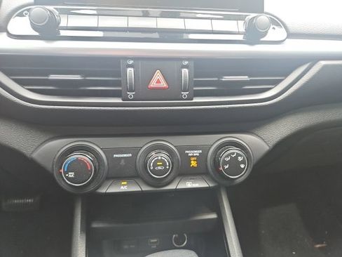 Used 2022 Kia Forte LXS FWD image 19