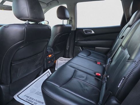 Used 2019 Nissan Pathfinder SL image 14