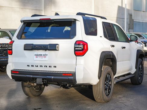 New 2026 Toyota 4Runner SR5 image 7
